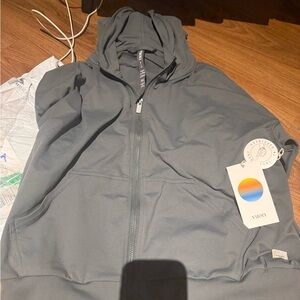 Brand New with tags  Vuori halo modern full zip hoodie agate green